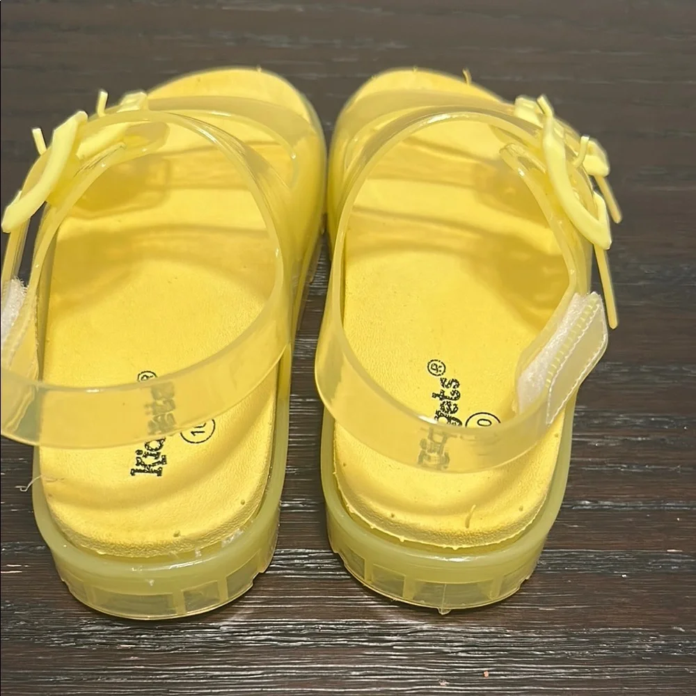 Kickers Vibrant Yellow and Pink Sandals Waterproof Comfort
